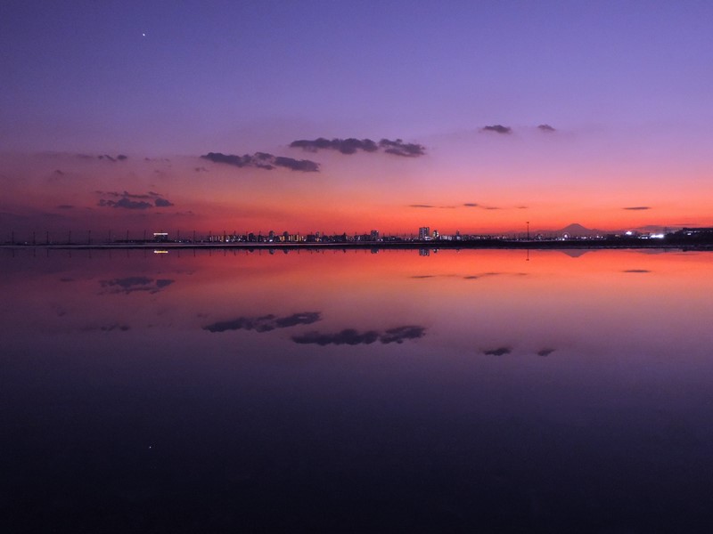 刀根　優哉さん「水面に映る夕空」