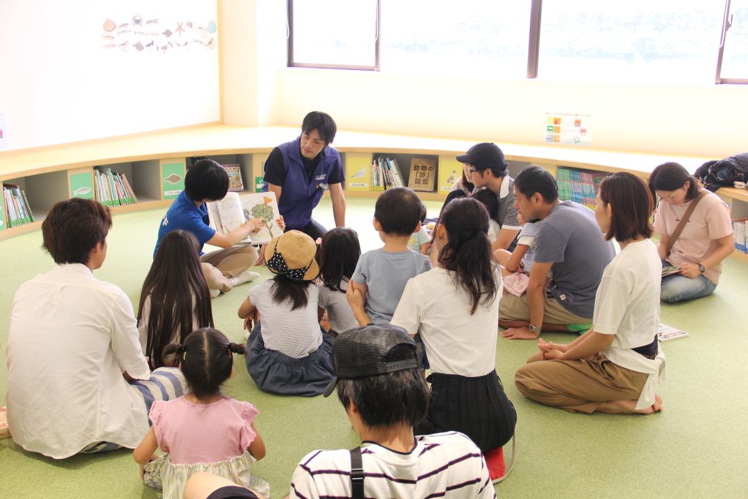 ちびっこ集まれ！お話会「カニ」